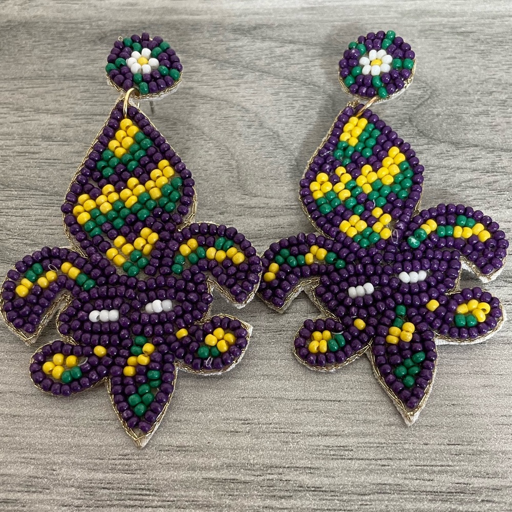 🎉💚💜Multicolor Beaded Mardi Gras Fleur de Lis Earrings